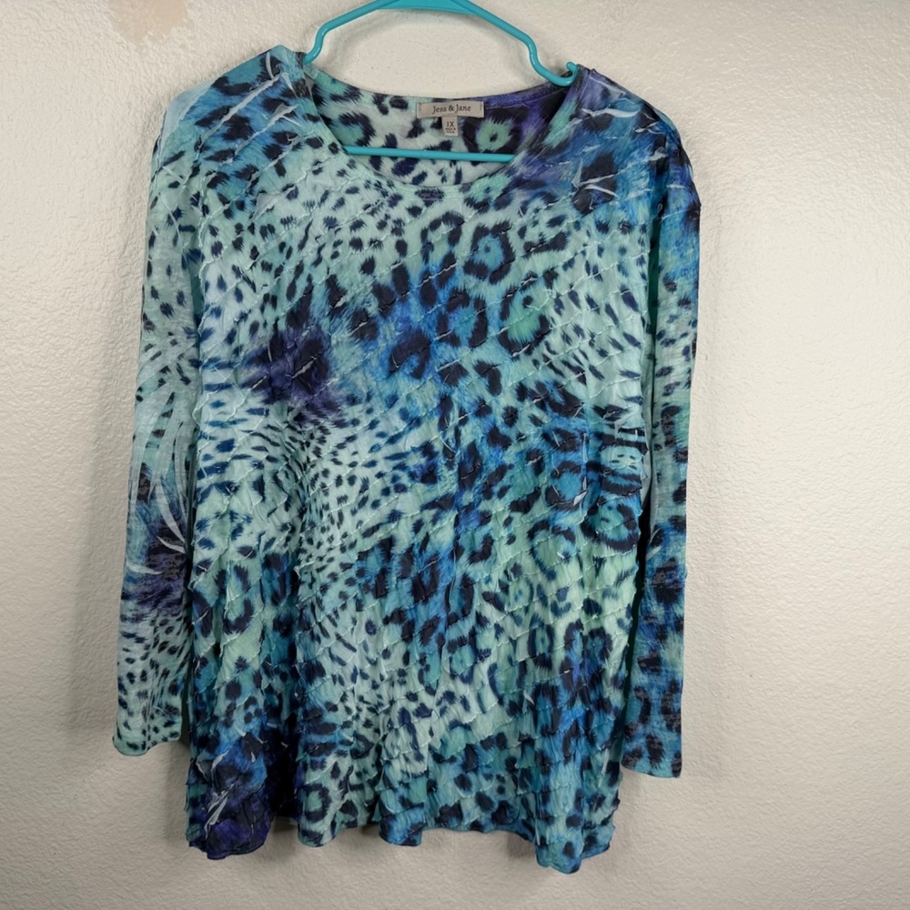 Jess and Jane Top Women's Blue Size 1X Animal Print Diagonal Ruffles